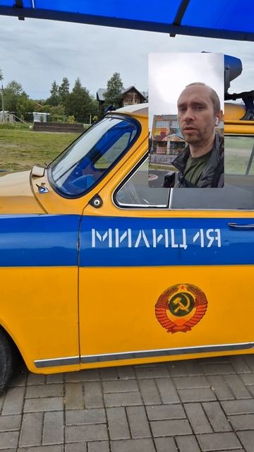 В патриотическом парке у школы 62 стоит волга и вертолёт