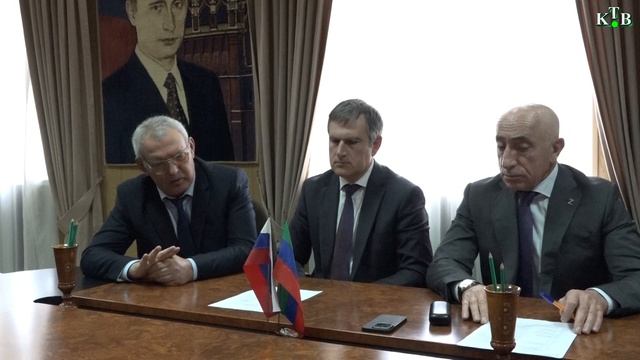 Дагъустандин министр Нариман Къазимегьамедова
агьалияр кьабулна.