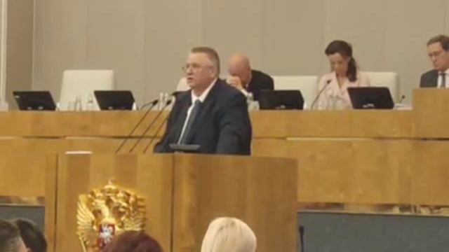 Оверчук рассказывает как охотно тратит деньги на мигрантов
