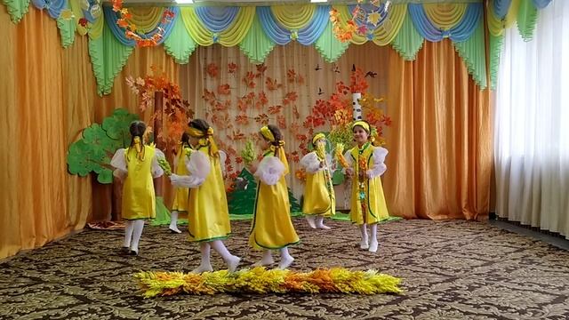 Хоровод «Колосья» в исполнении девочек старшей группы