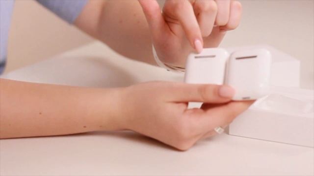Новые беспроводные наушники AirPods 2 | РАСПАКОВКА
