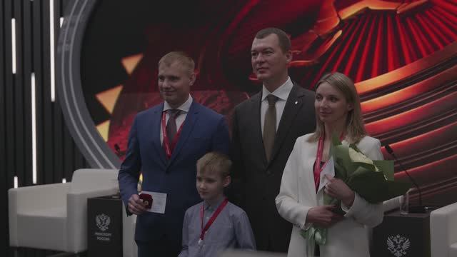 Минспорт России на ПМЭФ-2025 - День 2. Вручение знаков отличия ГТО
