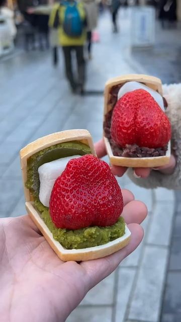 GF51cm1T9rs - 福岡の絶品いちごスイーツ4選🍓どれが1番食べたい？ #福岡グルメ #japanesefood #japantravel