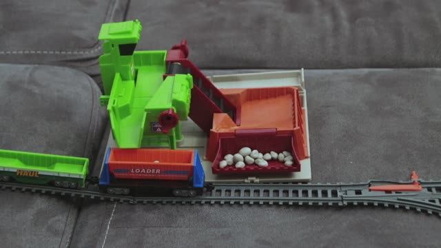 Железная дорога Building Machine каменоломня загрузка разгрузка