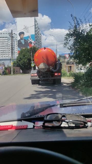 За гавновозиком ехать всегда волнительно.