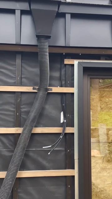 Обход окон фальцем ROOF SERVICE/ Надстенный желоб, лобовая сегментно в объемную рейку.