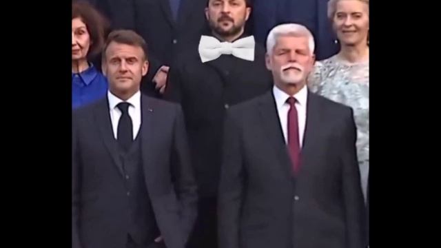 Появились первые фото Зеленского в костюме.