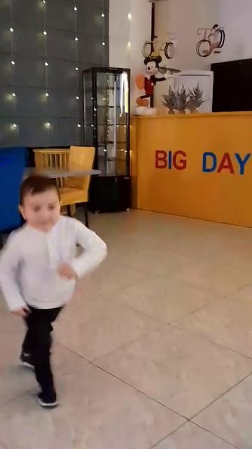 Будущая звезда танцпола! 🌟👏