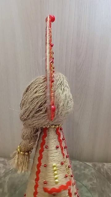 Поделка из джутовой пряжи. Девица-краса, длинная коса.