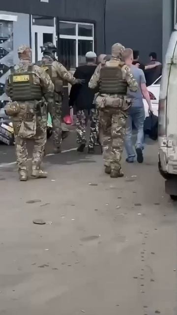 Воронеж. Рейд на Алексеевский рынок выявлено что он притон мигрантов.