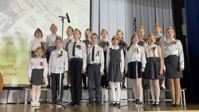 Хор начальной школы (Ленинградская обл.) - Русский солдат (автор Дмитрий Соболев)