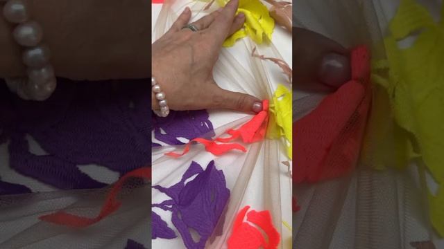 Balenciaga Нежная сеточка, декорированная вышивкой