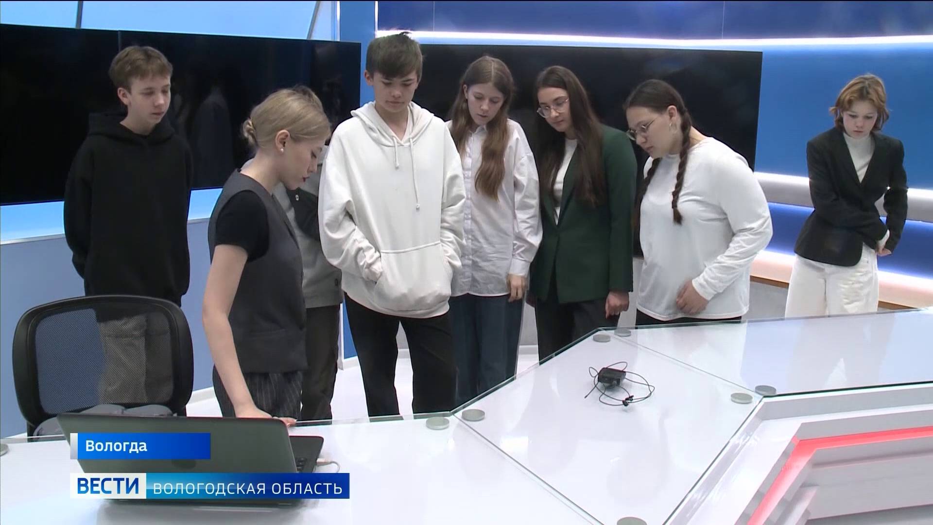 Студенты «Школы телевидения» ГТРК «Вологда» познакомились с работой ведущего новостей