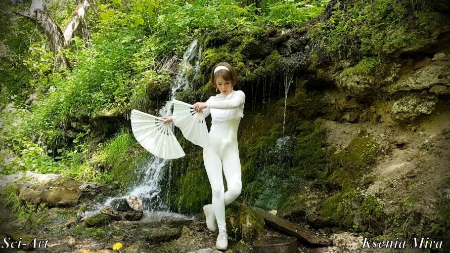 "Природа и Танец". Танец с веерами у водопада "Белый цвет". Философия бегущего времени и жизни