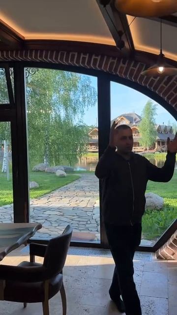 Современный вариант домика Хоббита. Освещение в интерьере.