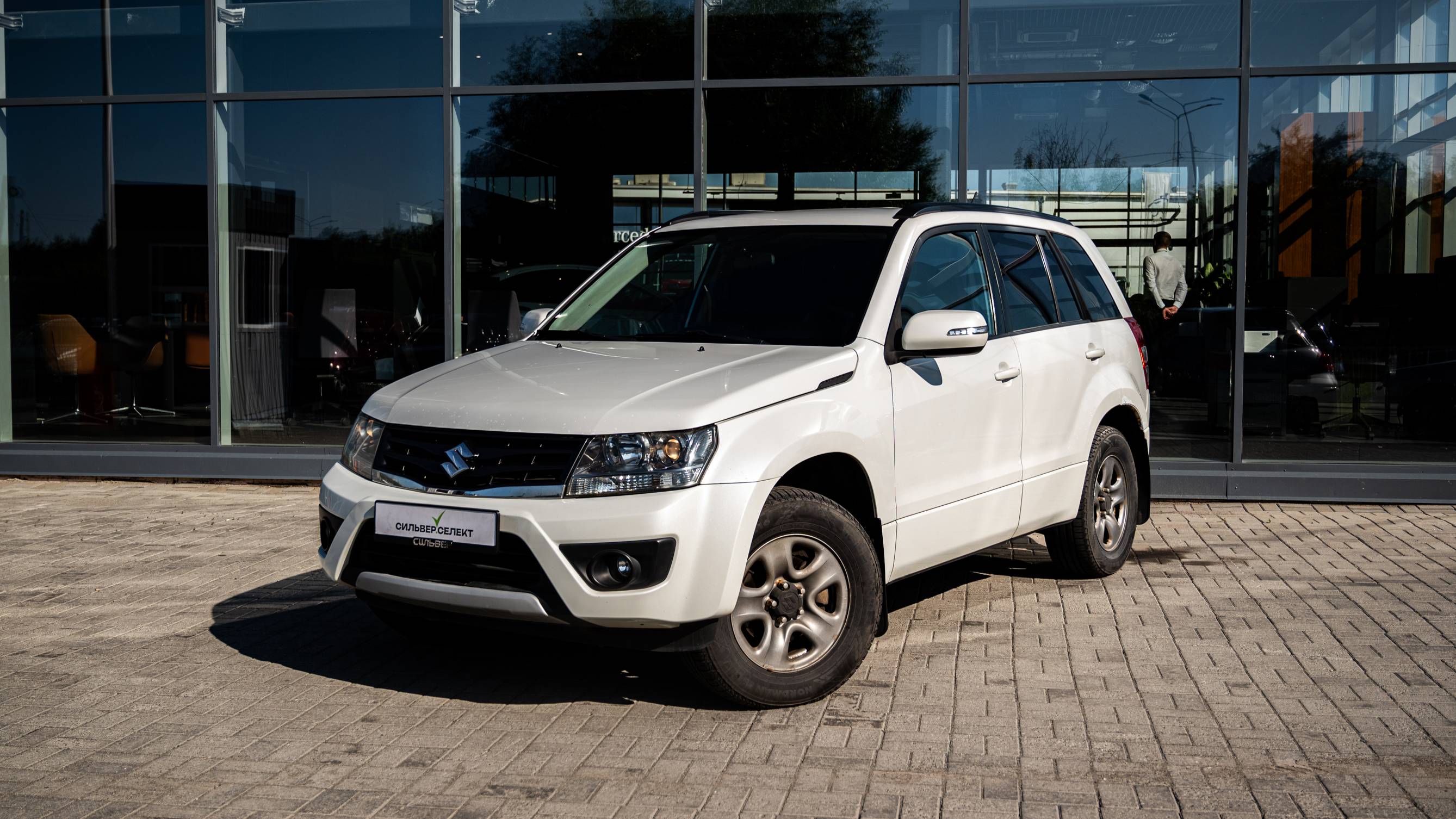 SUZUKI GRAND VITARA БЕЛЫЙ