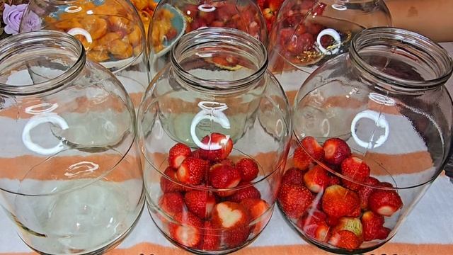 НИКТО НЕ ВЕРИТ! ПРОСТО ЗАЛИВАЮ КИПЯТКОМ. Закрываю по 50 банок! КОМПОТ  из клубники и абрикосов