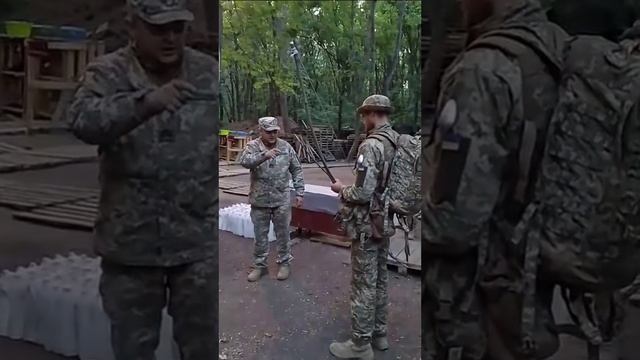 Боевик 158 омбр потерял свой автомат и командир роты решил в наказание посвятить его в боевые лучник