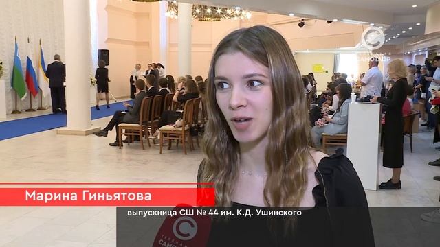 В Нижневартовске наградили выпускников школ за особые успехи в учебе