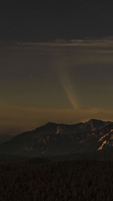 Комета Tsuchinshan-ATLAS возвращается к нам раз в 80 000 лет ☄️
