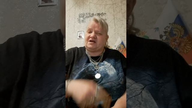 Виталий Сычев занимаю мусорный бак о вещи