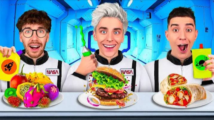 ВЛАД А4 - КОСМИЧЕСКАЯ vs НАСТОЯЩАЯ ЕДА ЧЕЛЛЕНДЖ !