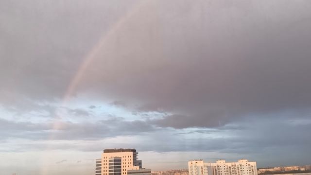 Красивая Радуга 🌈 После дождя в Городе. Мейн-Кун на балконе 🐅🏡