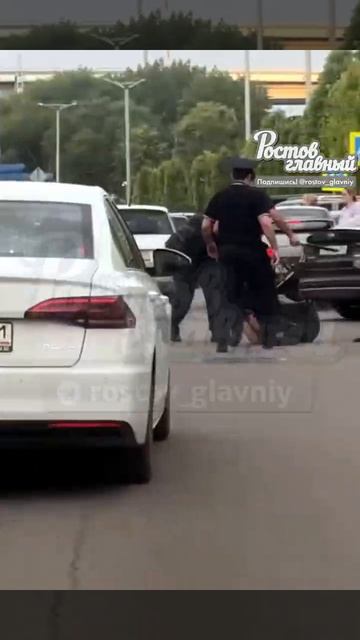 Жесткое задержание: на Набережной очевидцы сообщили о жёстком задержании мужчины.