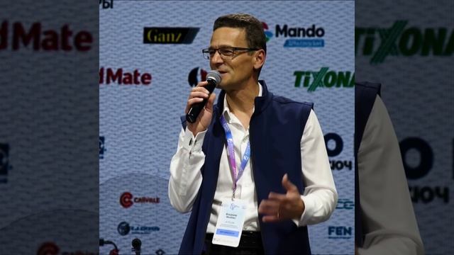 Когда у тебя есть только фото,  а так хочется, чтобы было видео. Немного магии и готово :)