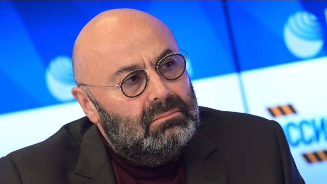 Суд продлил домашний арест Хубутии, напавшему с топором на экс-возлюбленную