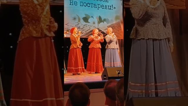 песня времён ВОВ "Прощался парень с девушкой".mp4