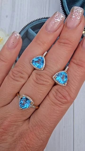 Очаровательный набор из 4-х каратного золота с топазами Swice blue.