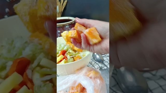 рёбра с овощами в горшочке