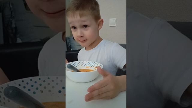 я ем суп