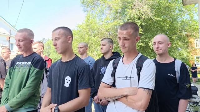 Иерей Виктор Бронников благословил призывников в ряды Вооруженных сил Российской Федерации