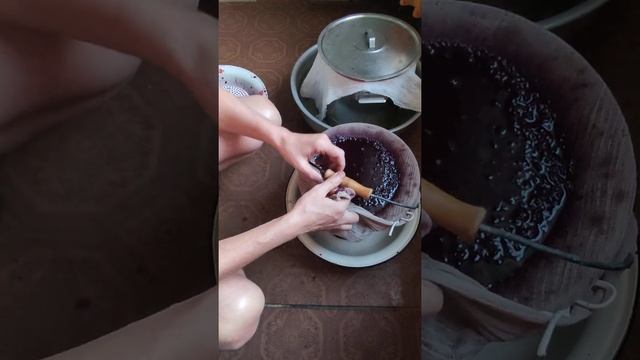 Процеживание через двойную марлю.