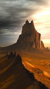 Эпичный вид на скалу Шипрок в Нью-Мексико