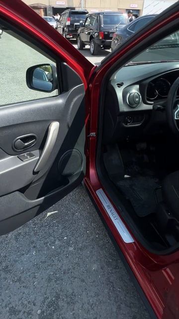 Renault Sandero хетчбэк 5-дв. Life 1.6 AT 2019г