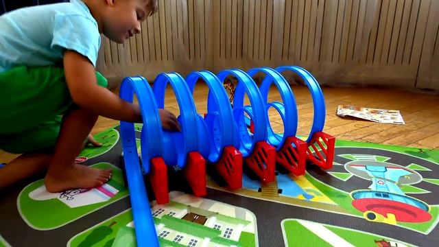 Рома и Диана Рома играет новым крутым треком