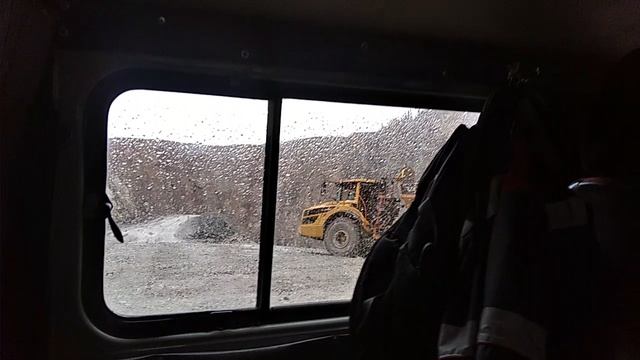 ⛰️⚒️🔥 Спускаемся в карьер. Изыхгол. Железорудное месторождение южной Хакасии. 2025.06.26