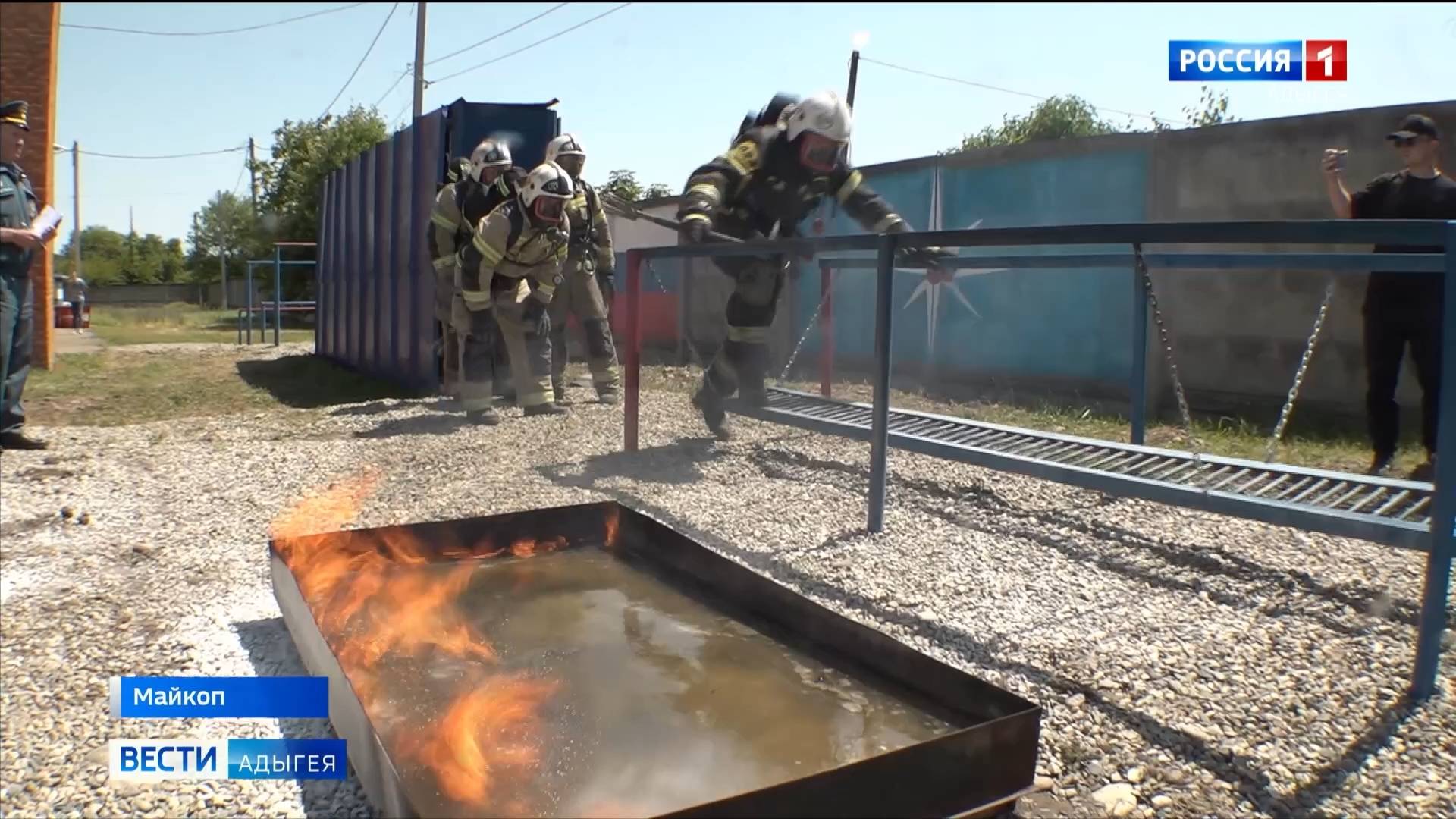 Впервые в Адыгее проводятся соревнования звеньев газодымозащитной службы подразделений МЧС