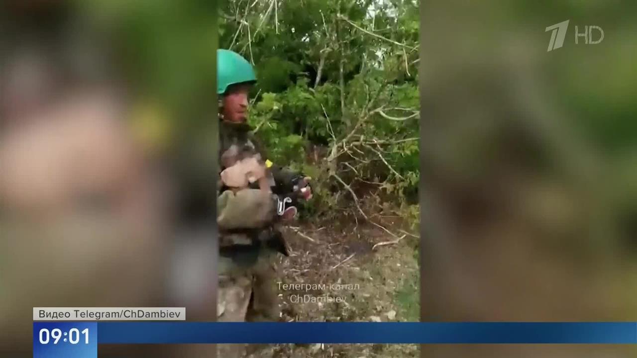 Боевик ВСУ снял на видео российский удар по бронемашине
