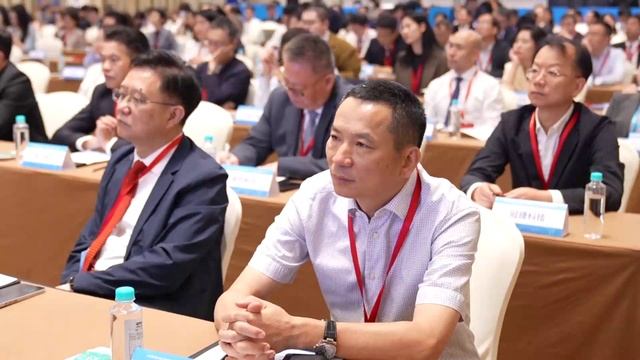 Китай проводит диалог с международным бизнесом