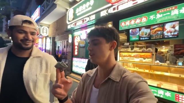 А4 Выживаю в КИТАЕ на 1$ ! День 2