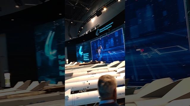 Стенд с ракетами Корпорации Тактическое Ракетное Вооружение