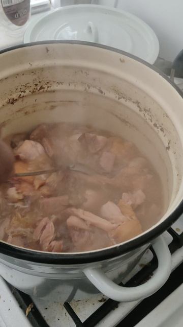 Готовлю вкусняшку для хвостиков.
