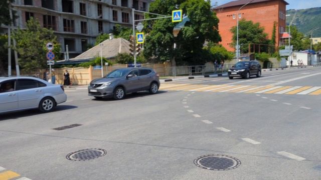 Геленджик 25 июня 2025 г. По улице Первомайской на Центральный пляж.mp4