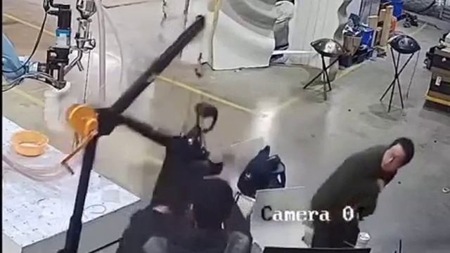 Когда сделал форс мердж с багом в прод в пт в 7 вечера