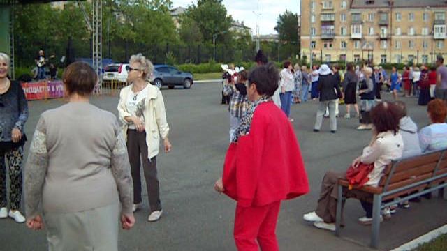 25.06.25, в парке ДК Окунева, состоялась концертно-танцевальная программа Сегодня вечером г.Н.Тагил