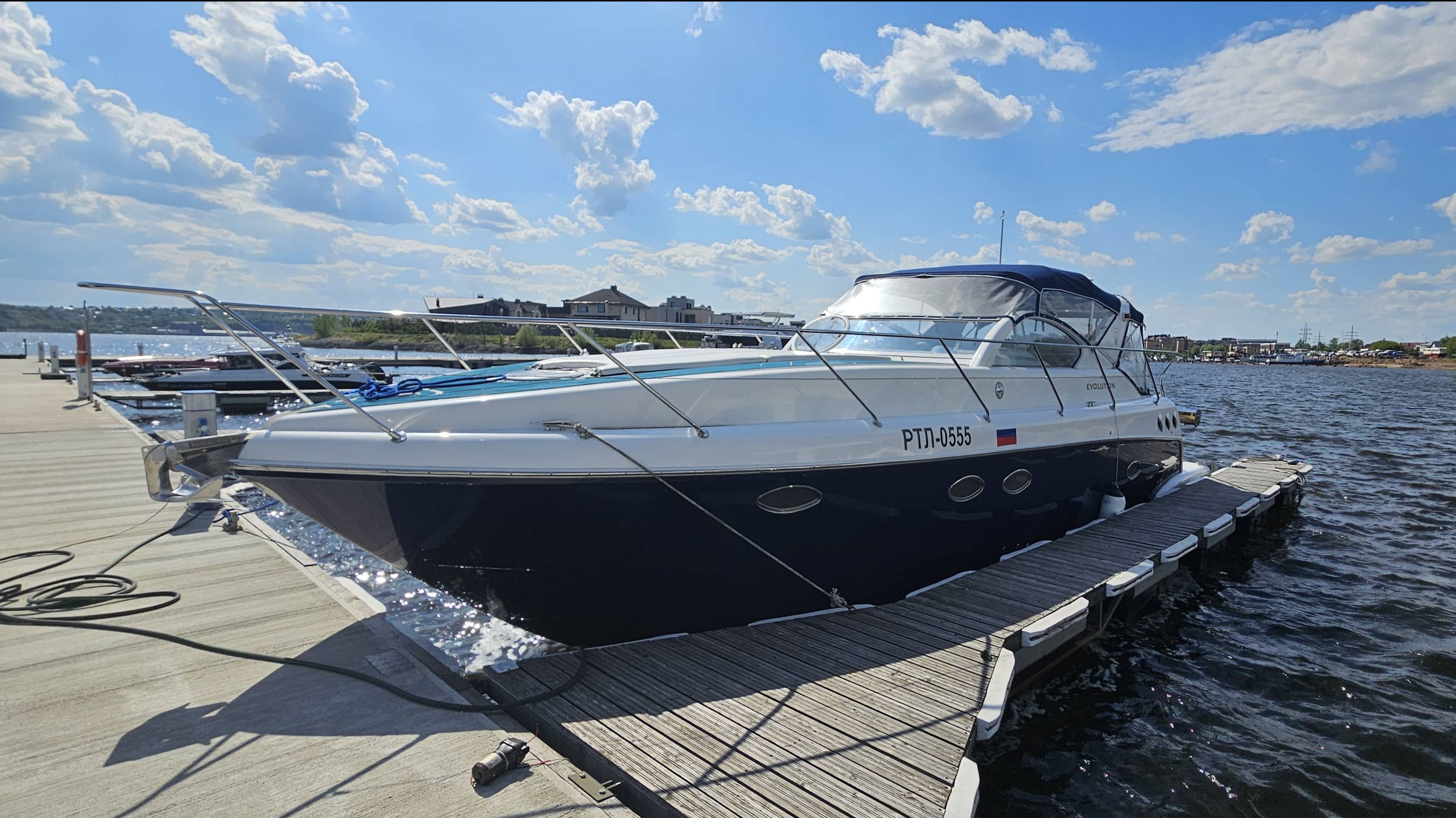 Моторная яхта 2008 Velvette 41 Evolution (Faserind) в Казани на продажу.